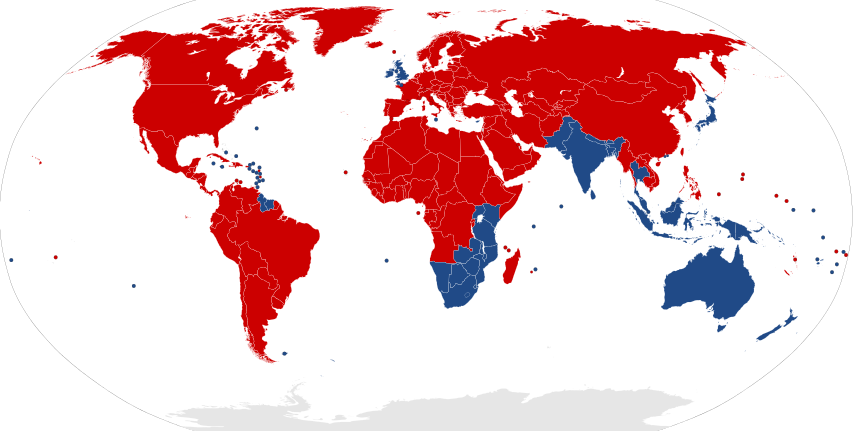 En rouge figurent les pays qui roulent à droite et en bleu, ceux qui circulent à gauche. 