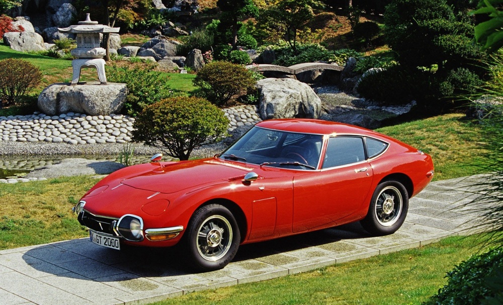 La 2000 GT ne fut commercialisée qu'en 1967. 
